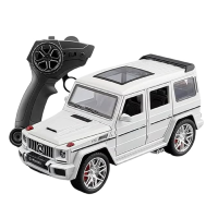 Радиоуправляемая машинка Mercedes-Benz AMG G63 1:24, металлическая (diecast), свет, звук, открываются двери, RC 2.4GHz