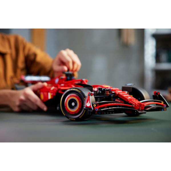 Конструктор Ferrari SF-24 F1 1362 детали в стиле LEGO Technic, болид Формулы 1, гоночный автомобиль 1:8, большой коллекционный наб