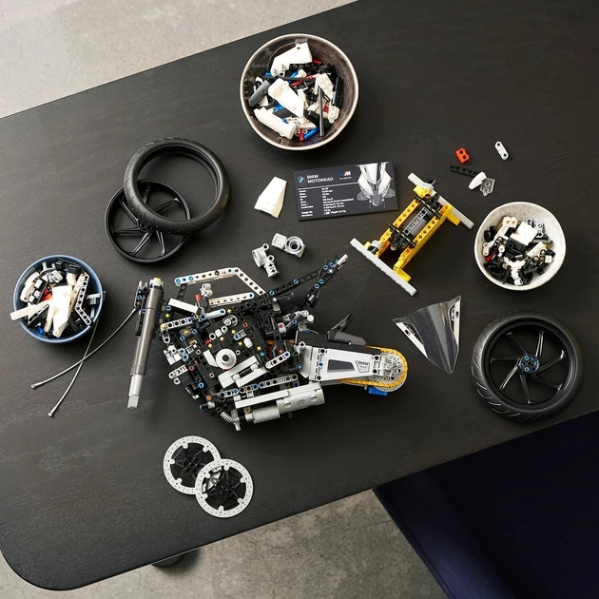 Конструктор Technic BMW M 1000RR 1920 деталей в стиле LEGO, спортивный мотоцикл 1:5, большой коллекционный набор