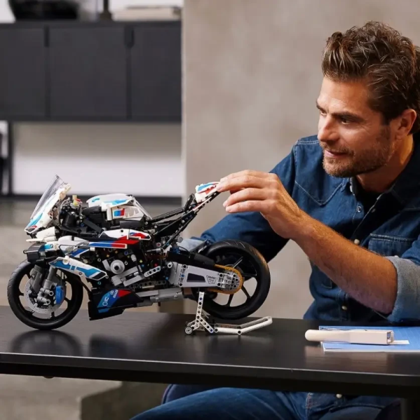 Конструктор Technic BMW M 1000RR 1920 деталей в стиле LEGO, спортивный мотоцикл 1:5, большой коллекционный набор