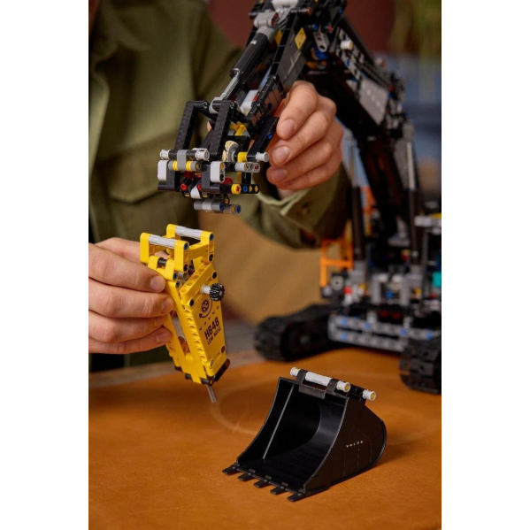 Конструктор Technic Volvo EC500 Hybrid 2359 деталей в стиле LEGO, гусеничный экскаватор, строительная техника