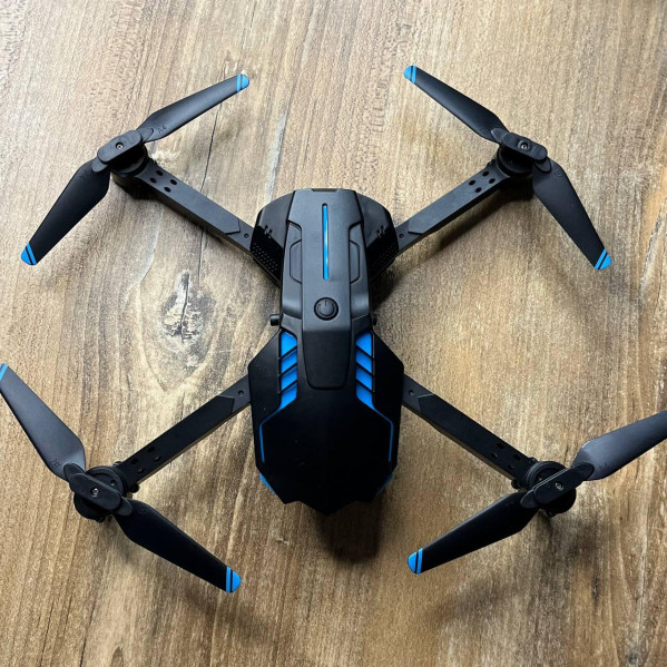 Квадрокоптер c камерой X6 c подсветкой 4K, Wifi FPV детский дрон с защитой на лопасти до 15 мин. полета + кейс Квадрокоптер c камерой X6 c подсветкой 4K, Wifi FPV детский дрон с защитой на лопасти до 15 мин. полета + кейс